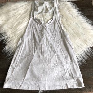 Alo Yoga gray top size Medium